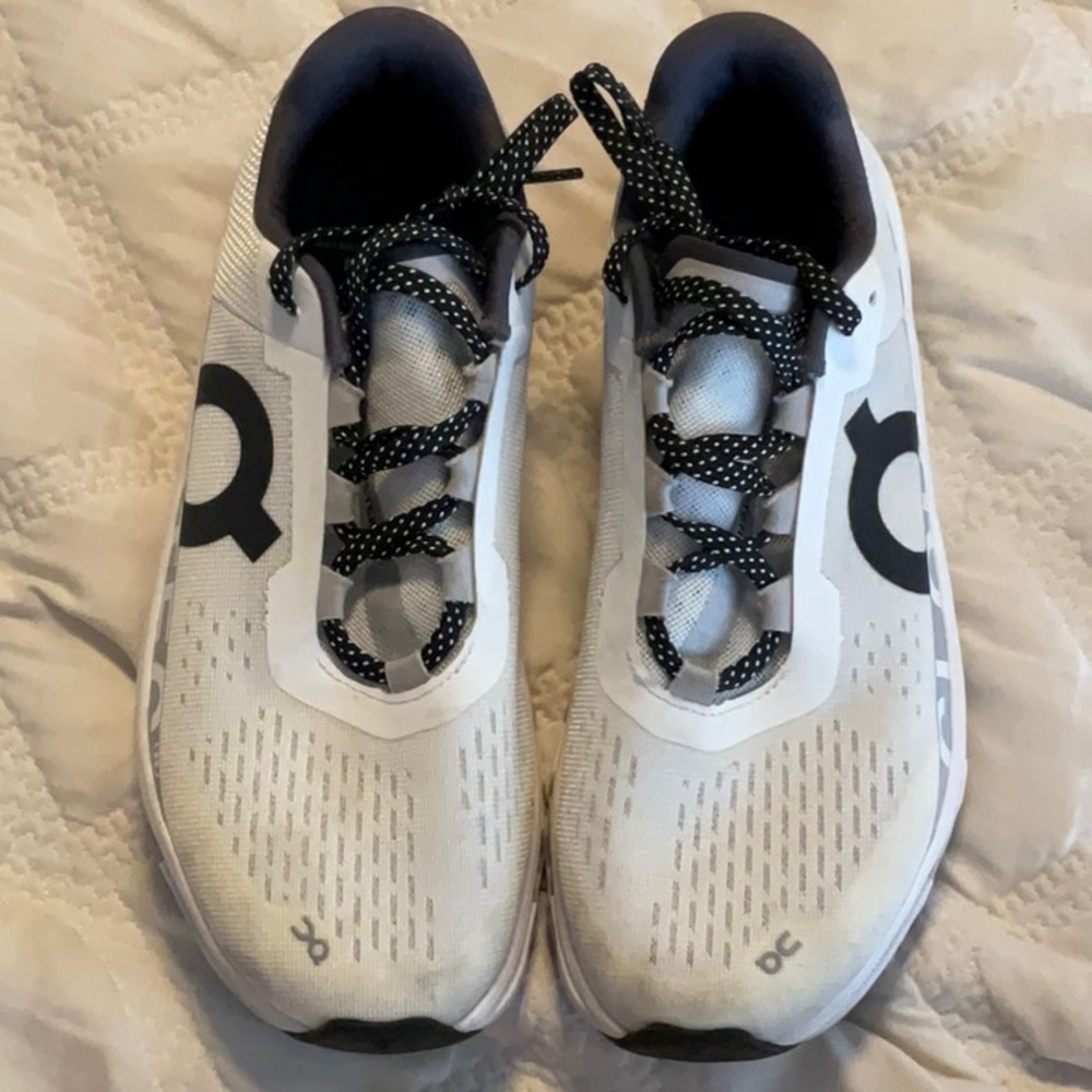 OC cloudmonster size 8